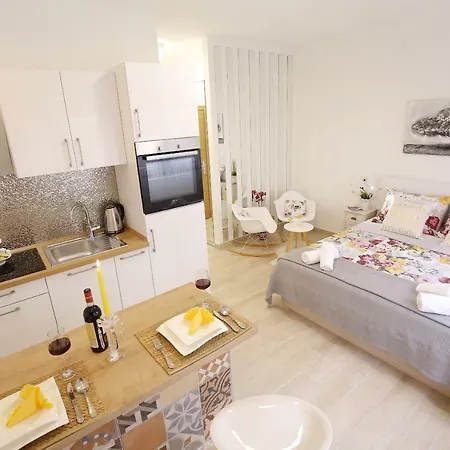 A'marie Self Check-in Apartmán *